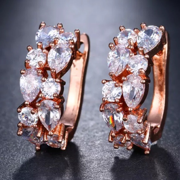 NEW!💙💎ROSE💗GOLDEN💛WHITE CZ HOOP!💎💙SO PRETTY! - Picture 7 of 8